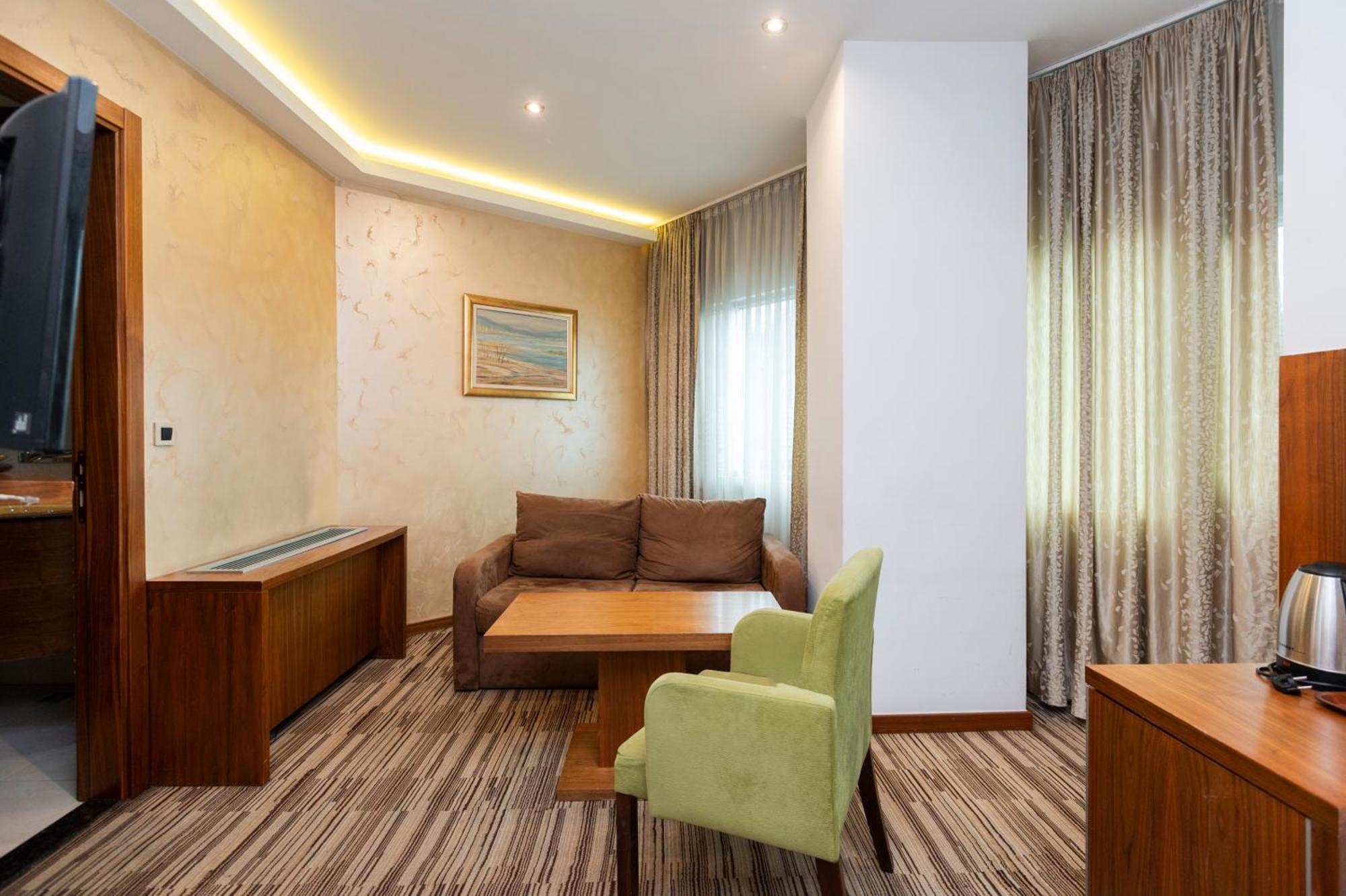Hotel Bistrik City Center Sarajevo Bagian luar foto