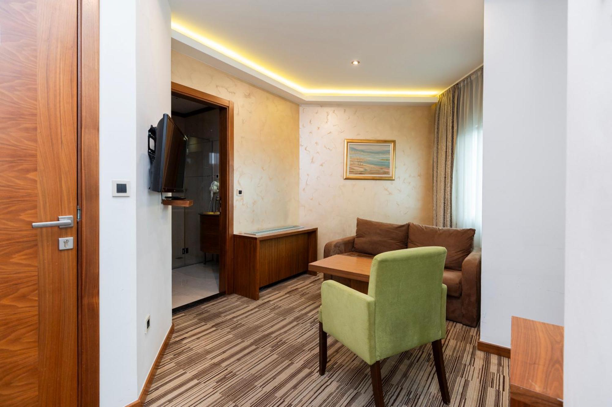 Hotel Bistrik City Center Sarajevo Bagian luar foto